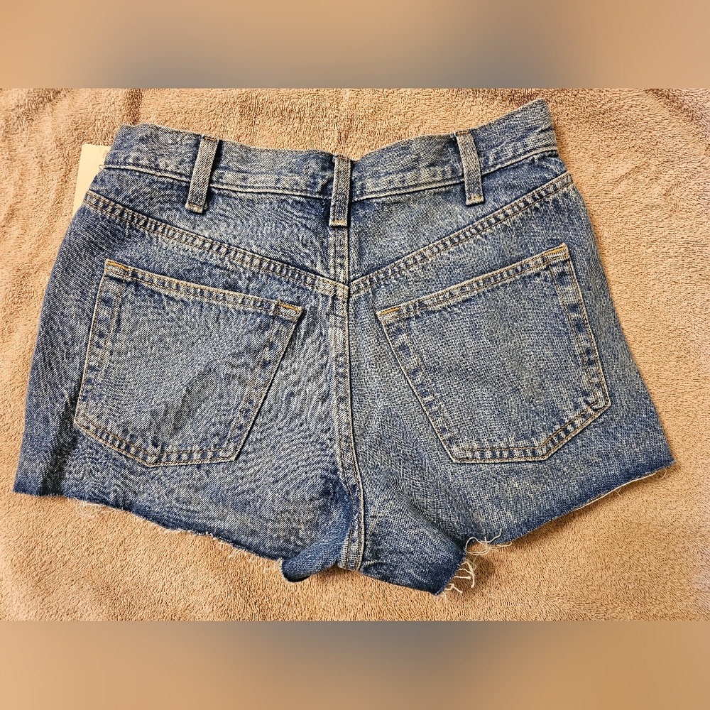 Mini Cut-off High Rise Blue Jean Shorts. Size:4. - Picture 3 of 11